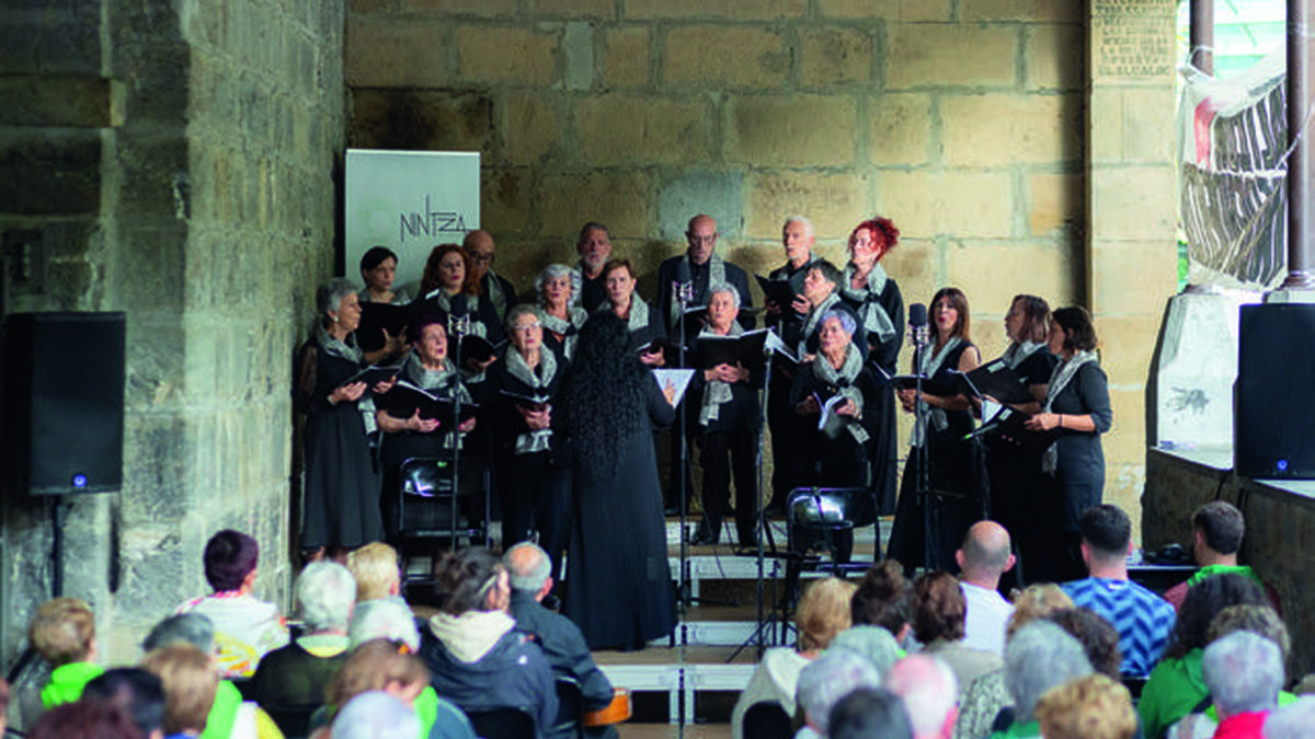 Cart-arte Olite-Erriberri eta Onintza abesbatzaren anaitasun kontzertua