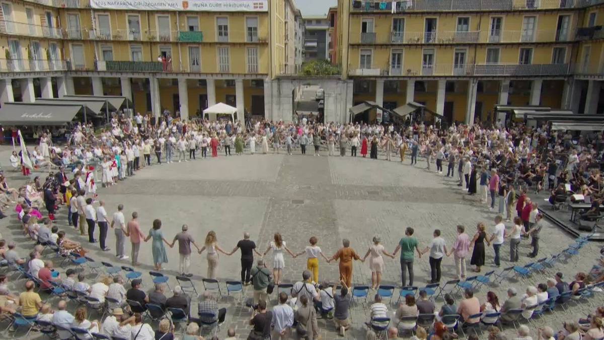 Komunitate balioak irudikatzea izan du helburu, Gipuzkoako herri ordezkariek burututako dantza-sokak