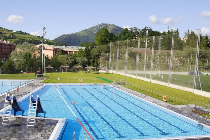 Usabal kiroldegiko kanpoko igerilekua larunbatean zabalduko da