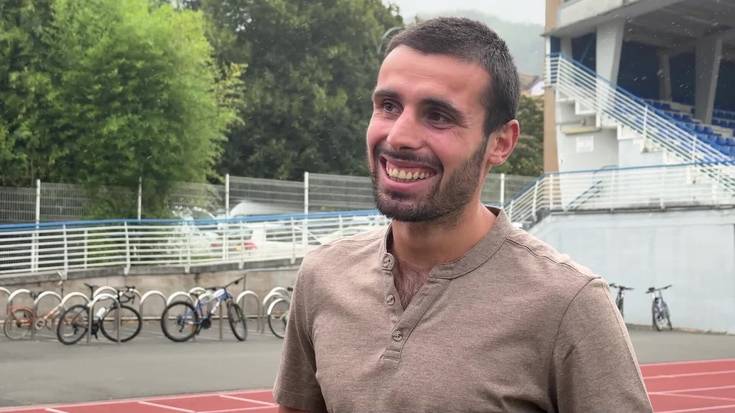 Futbolari gisa egindako ibilbide luzea, entrenatzaile izateko oinarri