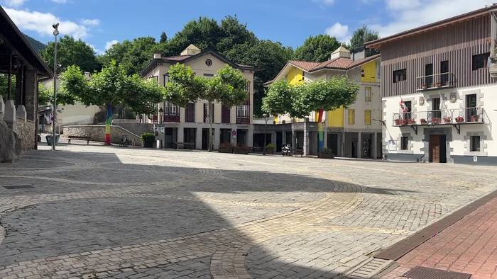 Irura Moretuzek, Irurako Ikastolak eta Irurako Udalak sare sozialetan zabaldutako sexu jazarpenak salatu dituzte