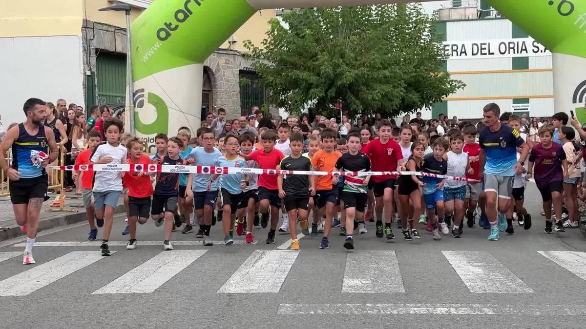 Ziztu bizian aritu dira korrika gaztetxoak