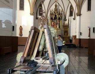 San Migel santutegiko ate berrituarekin iritsi da erromesaldia Tolosara