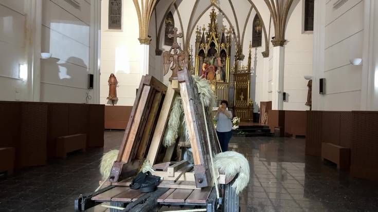 San Migel santutegiko ate berrituarekin iritsi da erromesaldia Tolosara