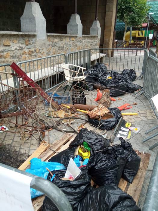 Oria ibaiaren garbiketan 723 kilo hondakin jaso ditu Irurako Udalak