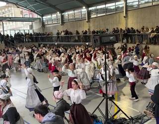 Tolosako Udaberri Dantza Taldeak haurren plaza dantzak eskaini ditu