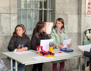 “Sortu zure Topic-a” kaleko txotxongilo tailerra egin dute