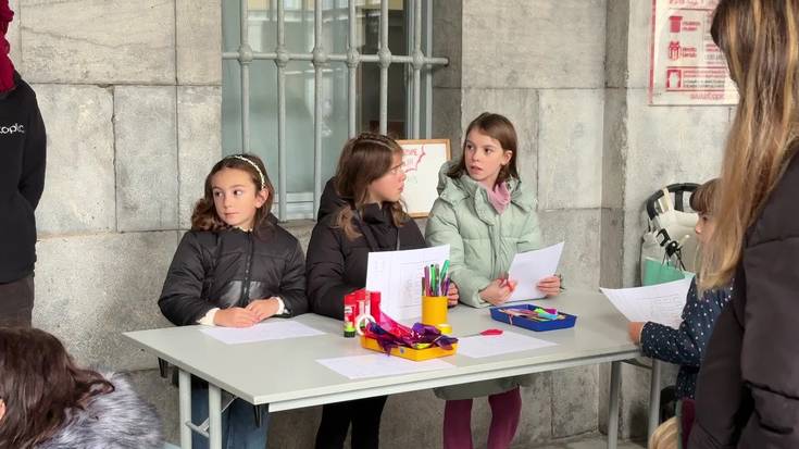 “Sortu zure Topic-a” kaleko txotxongilo tailerra egin dute