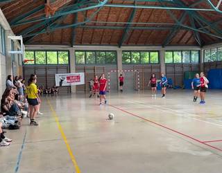 Emakumeak hartu dute kantxa Aiztondoko nesken II. futbito txapelketan