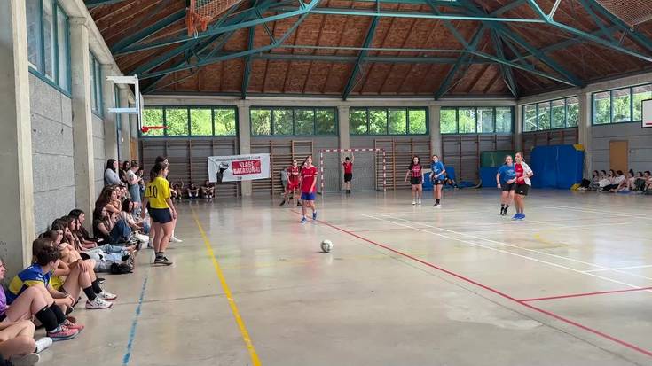 Emakumeak hartu dute kantxa Aiztondoko nesken II. futbito txapelketan