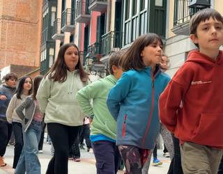 Atsedenako gaztetxoak prestaketa lanetan murgilduta!