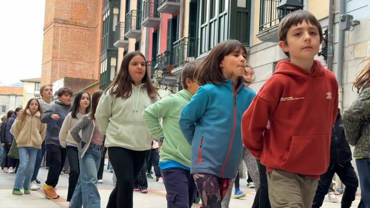 Atsedenako gaztetxoak prestaketa lanetan murgilduta!