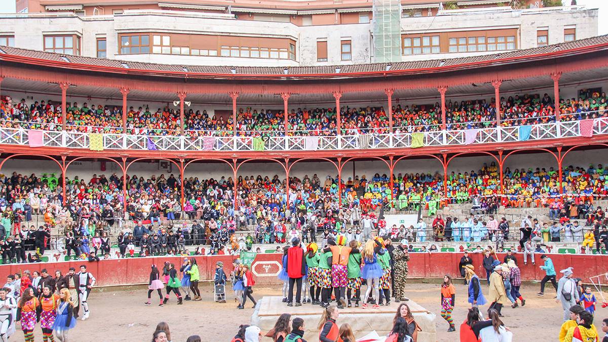 Gaur jarriko dira salgai inauterietan zezen-plazara sartzeko sarrerak