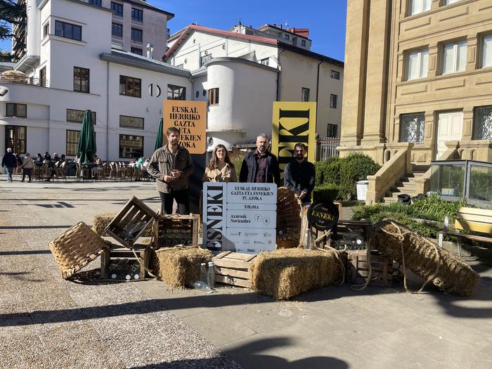 ESNEKI azaroaren 8an