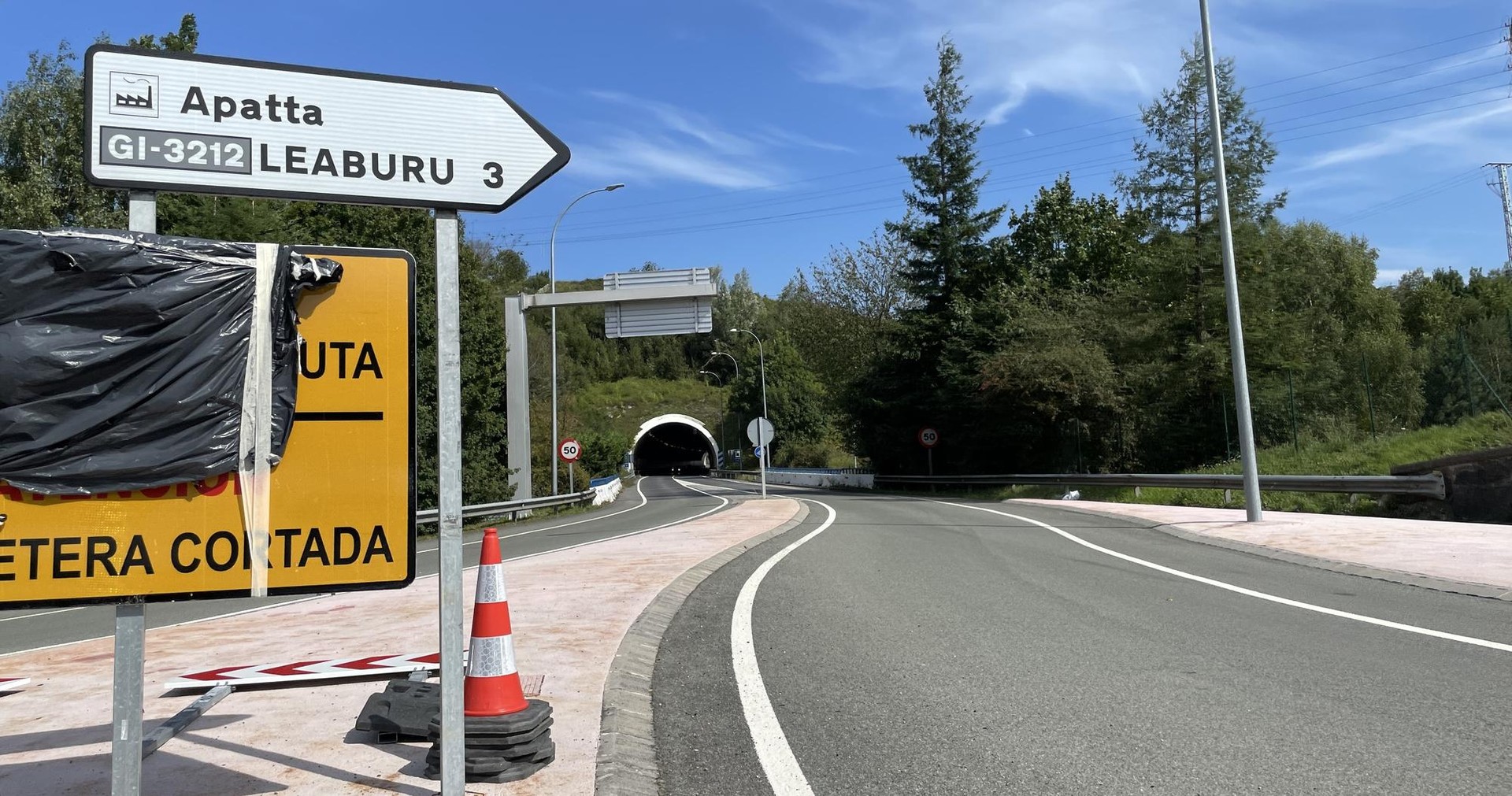 Gauez itxiko dute Zumaingo tuneleko errepidea