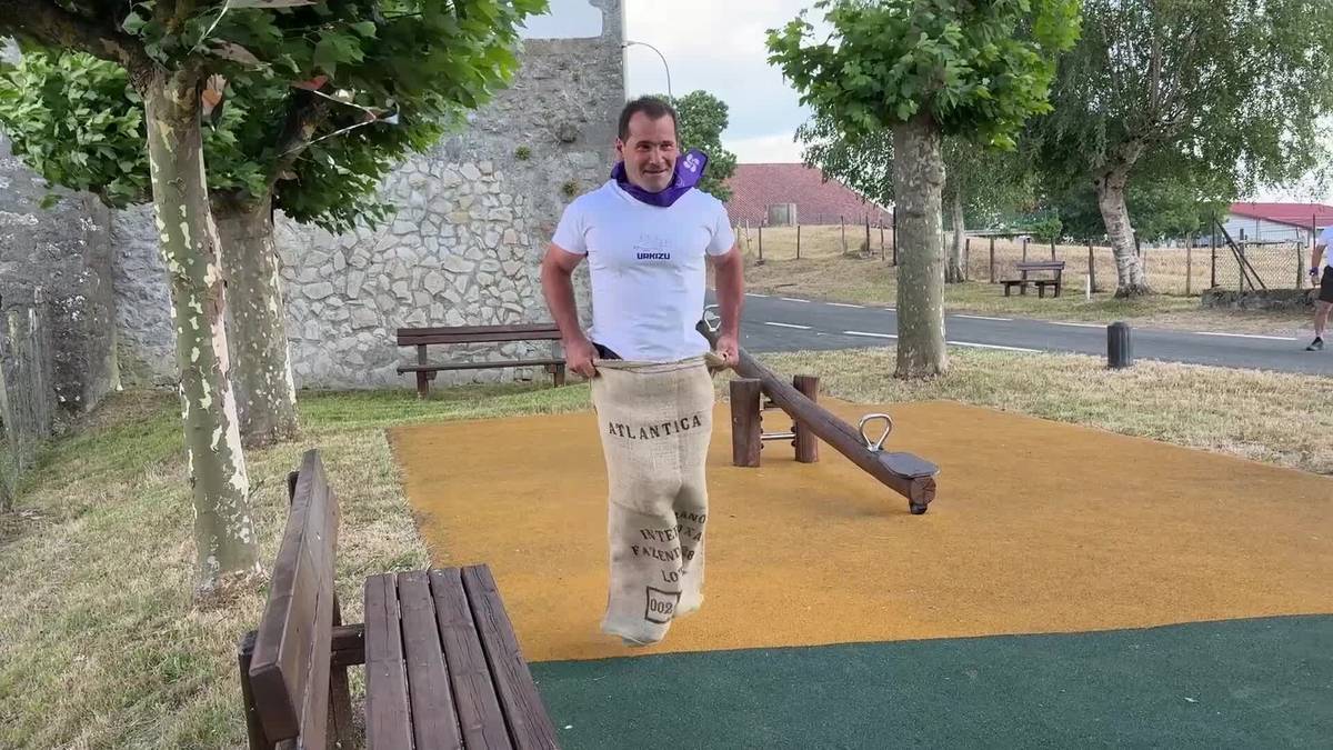 Auzotarren arteko herri kirolak egin dituzte Urkizuko festetan