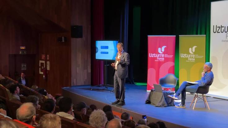 Ospitale publikoari buruz egin dute solasaldia osasun sailak eta herritarrek