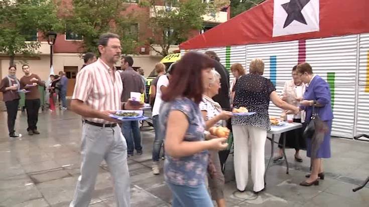 San Bartolometan piparrak eta tomateak banatzen aritu dira