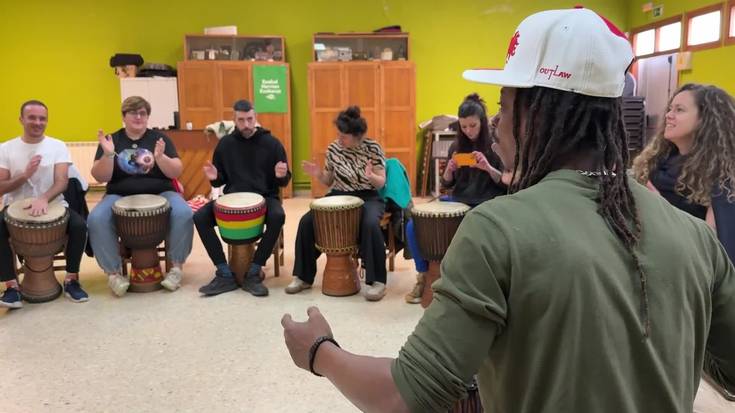 Hilabetean behin Gineako musika eta dantzak ikasteko aukera Amasa-Villabonan