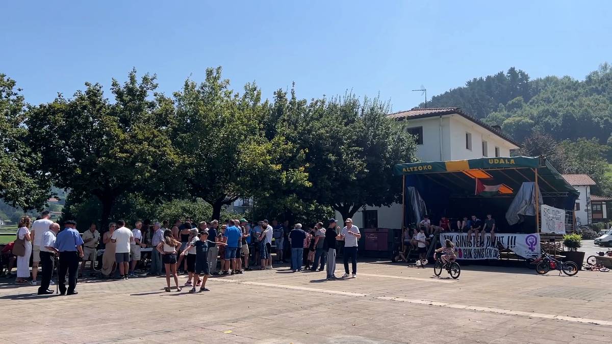 Altzon festari ekiteko prest dira