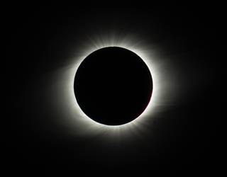 Eguzki-eklipsea segurtasunez ikusteko jarraibideak eta babes-neurriak
