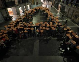 Mosaikoa osatzeko "A" hizkia irudikatu dute tolosarrek Euskararen Egunean