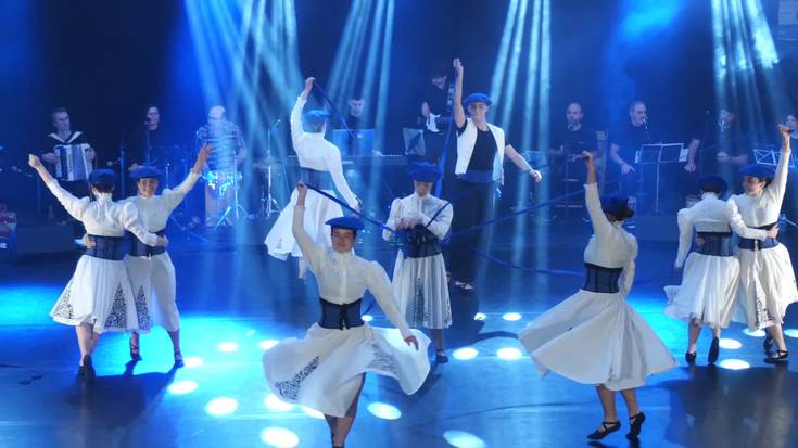 Alurr Dantza Taldearen 30. urteurrena ospatzeko emanaldi berezia eskaini dute
