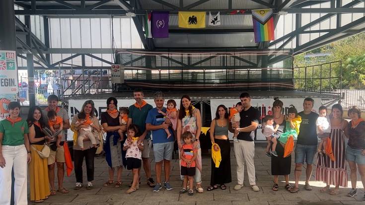 Belaunaldi berriei harrera ezin beroagoa egin diete Elbarrenako jaietan