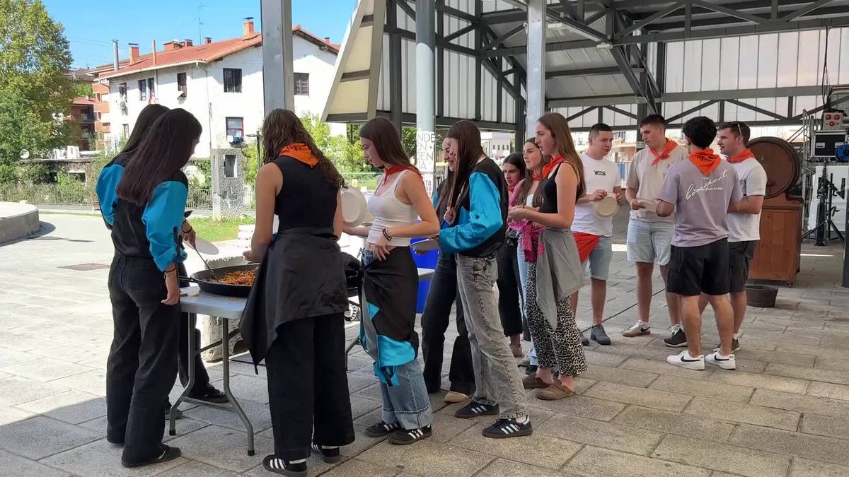 Festetako momentu onenak zein diren kontatu digute gazte bazkarian