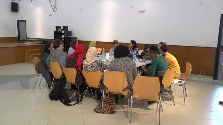 “Guretzako” egitasmoak antolatutako gosarian, 15 emakume atzerritar bildu dira