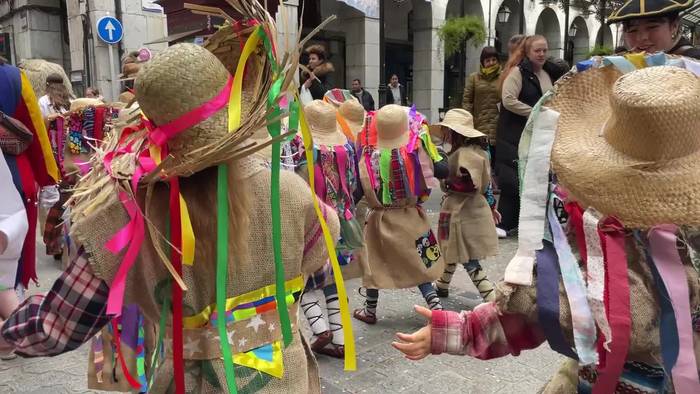 Zaldunita Bezperako dantzari txikia, bertan behera