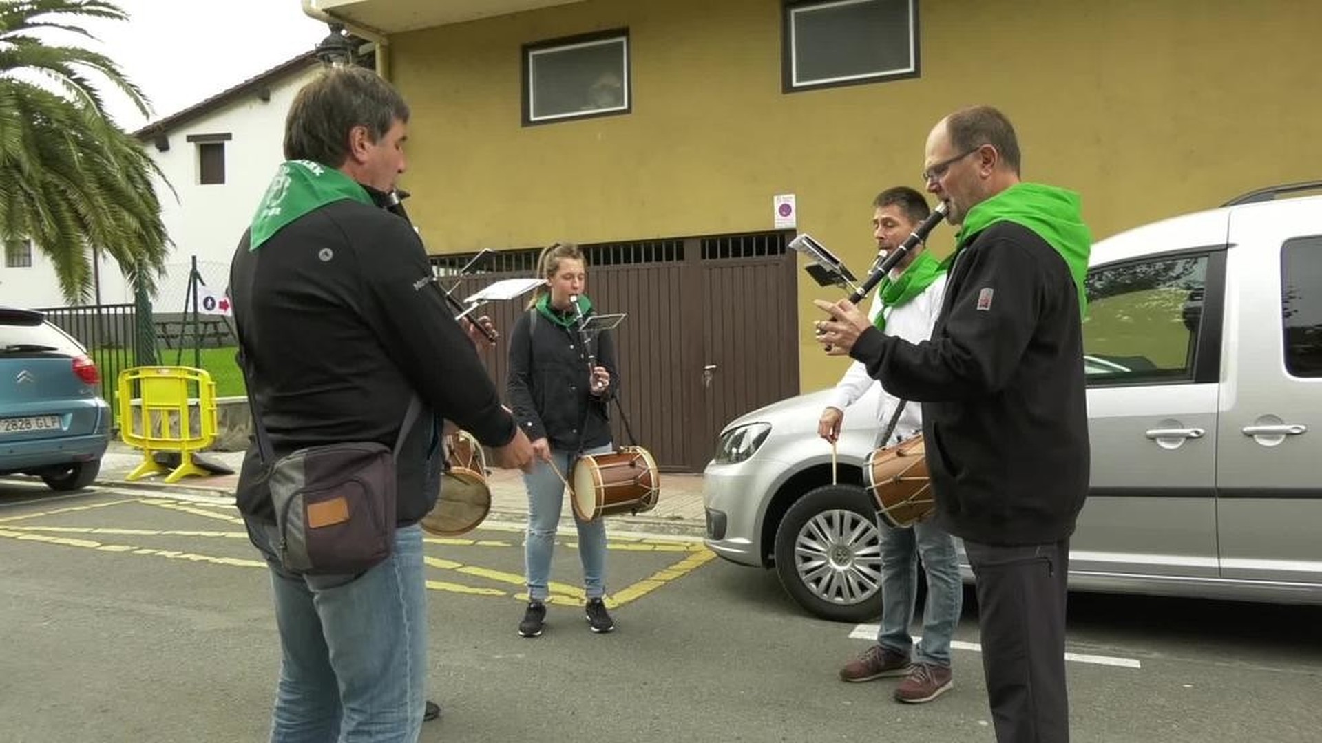 Txistulariek eman diote festa ukitua  San Migel egunari