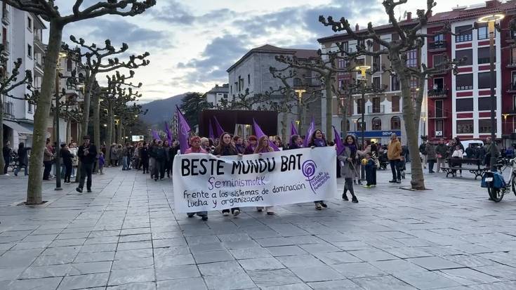 "Beste mundu bat feminismotik"