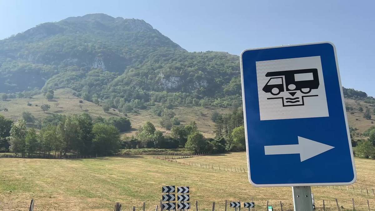 Autokarabanentzako zerbitzugunea inauguratu dute Larraitzen