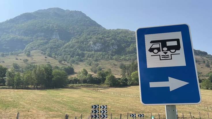 Autokarabanentzako zerbitzugunea inauguratu dute Larraitzen