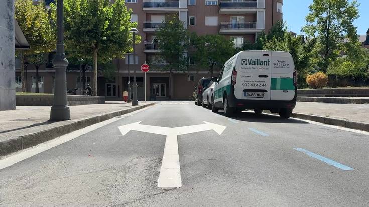 Alliri kaleko trafikoaren noranzkoa aldatu dute