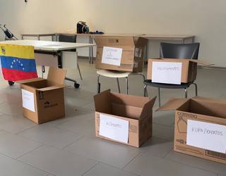 Venezuelara bidaltzeko materiala biltzen ari dira