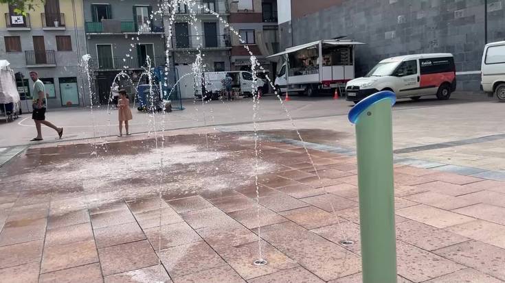Errebote plazako ur-parkea ireki dute