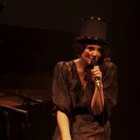 "Hegoak" antzerki-bakarrizketa