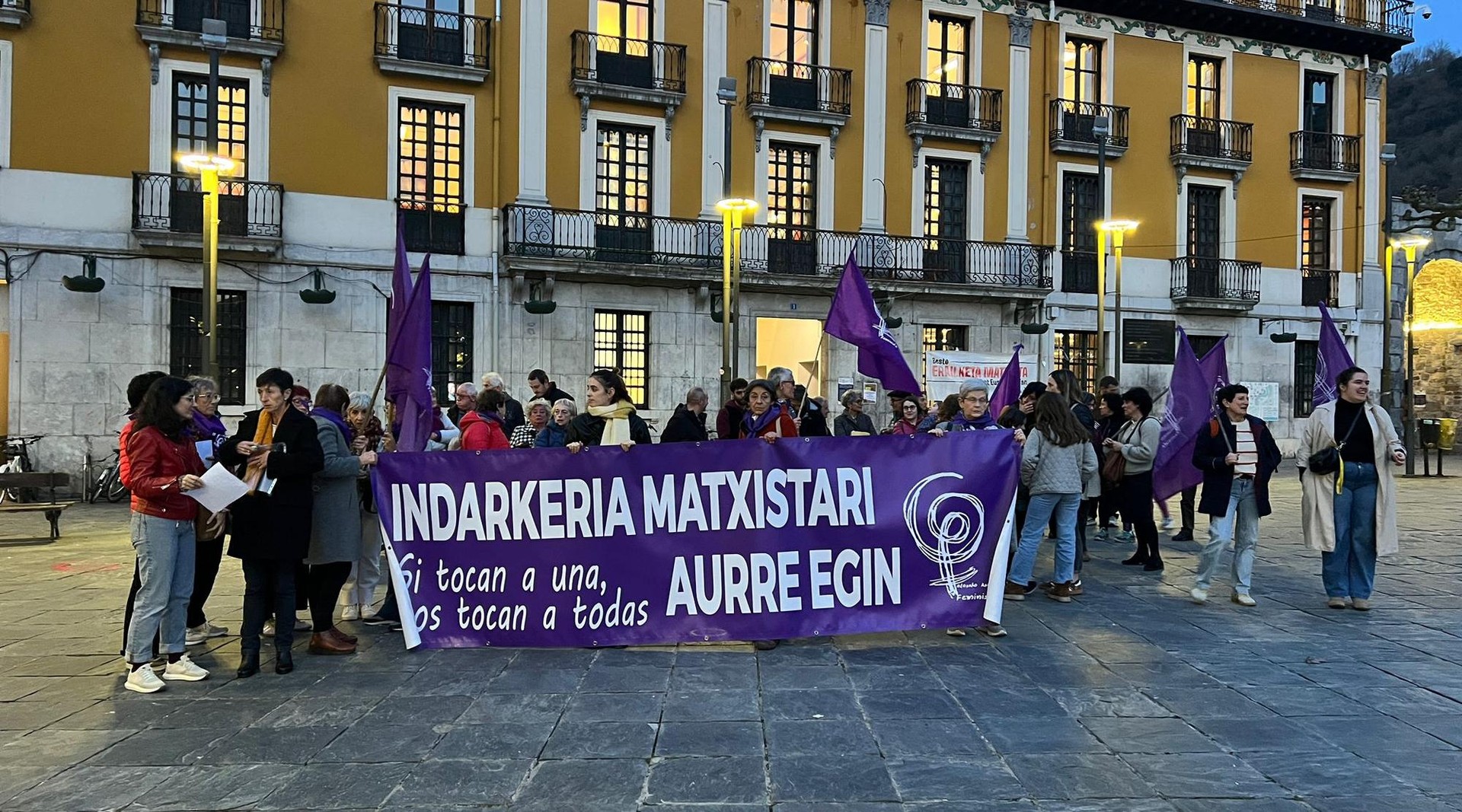 Elkarretaratzea Sarrigurengo erailketa matxista salatzeko