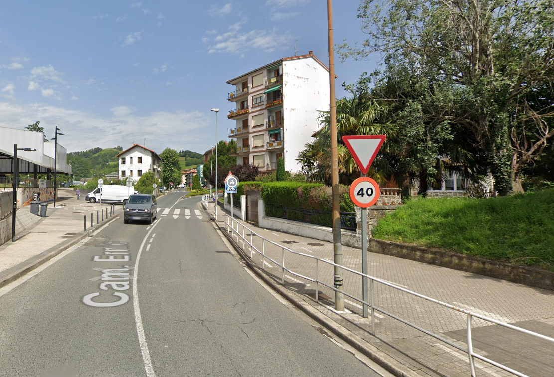 Zizurkilen, trafikoa itxita Joxe Arregi plazaren parean