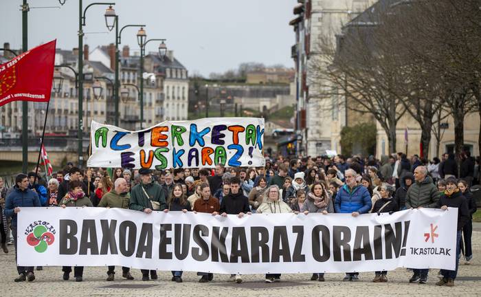 Ipar Euskal Herrian azterketak euskaraz egiteko eskubidearen aldeko mozioa onartu du Udalbatzak