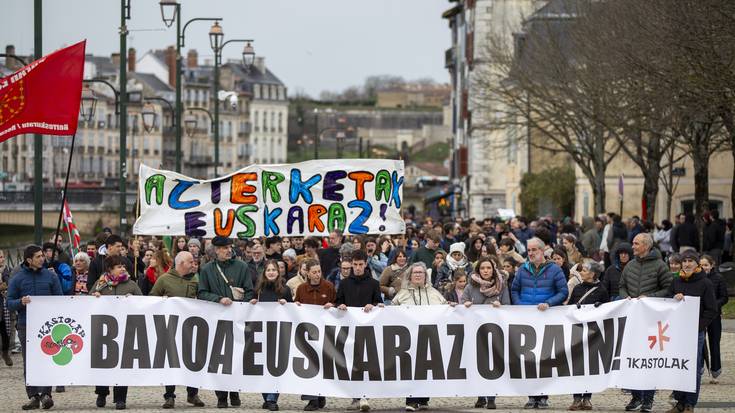 Ipar Euskal Herrian azterketak euskaraz egiteko eskubidearen aldeko mozioa onartu du Udalbatzak