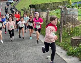 Herriko haur eta gaztetxoak korrikalari