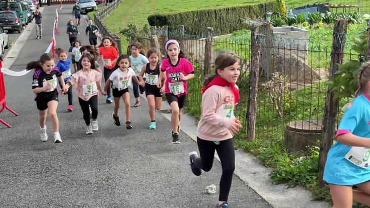 Herriko haur eta gaztetxoak korrikalari