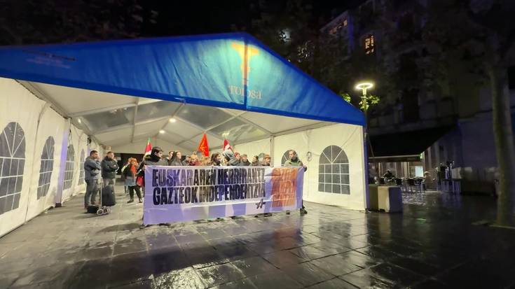 Elkarretaratzea egin du Tolosaldeko Ernaik Euskararen Egunaren harira