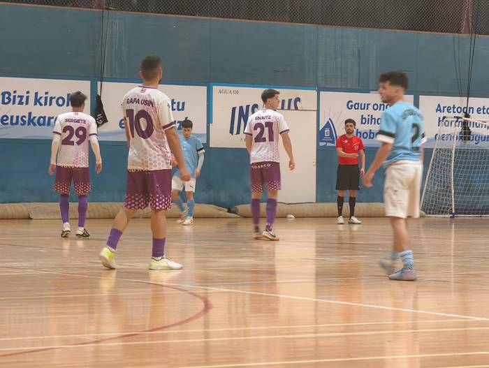 Sei golpe eta hiru puntu: Sengo lidergorantz