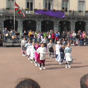 Sugar. Oinkari Dantza Taldearen ikasturte amaierako emanaldia
