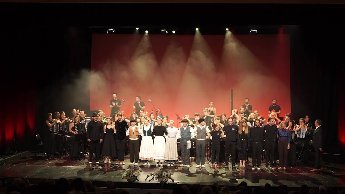 Isidro Larrañaga Akordeoi Orkestraren 45. urteurrena