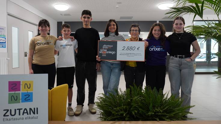 Elkartasun Krosean bildutako 2.880 euro Zutani elkartearen esku
